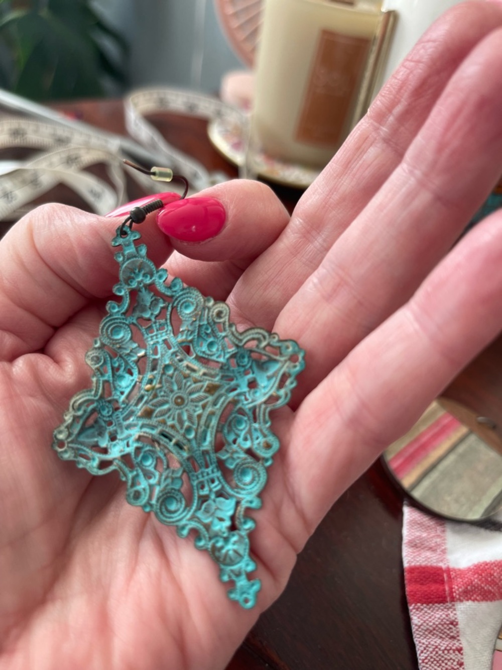 2️⃣ Pair Patina Filigree Metal Lightweight Earrings - Picture 6 of 7